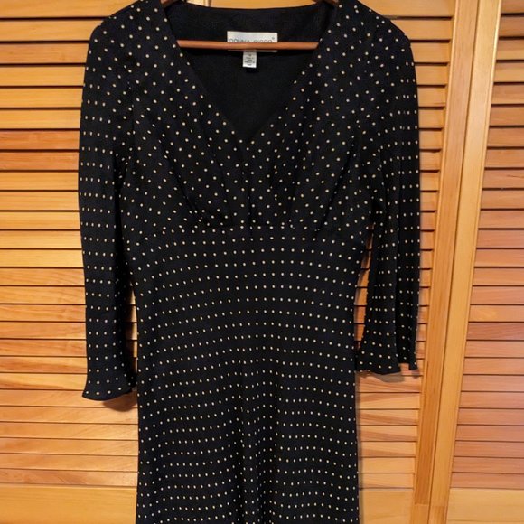 Robe - Picture 1 of 5